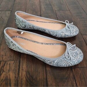 Old Navy Women's Silver Paisley Flats
